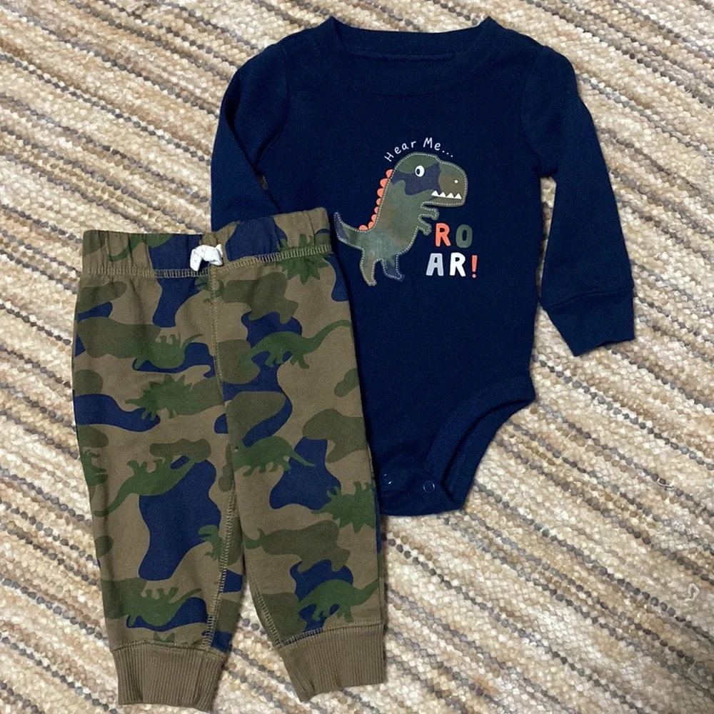 2 Carter’s Baby Boy Outfits. Long Sleeve Onesies and pants. 6 mos. - Picture 6 of 15